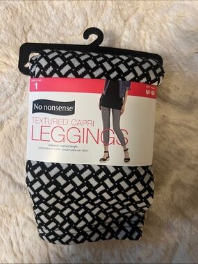 No Nonsense High-Waist Textured Capri Leggings in Black & White